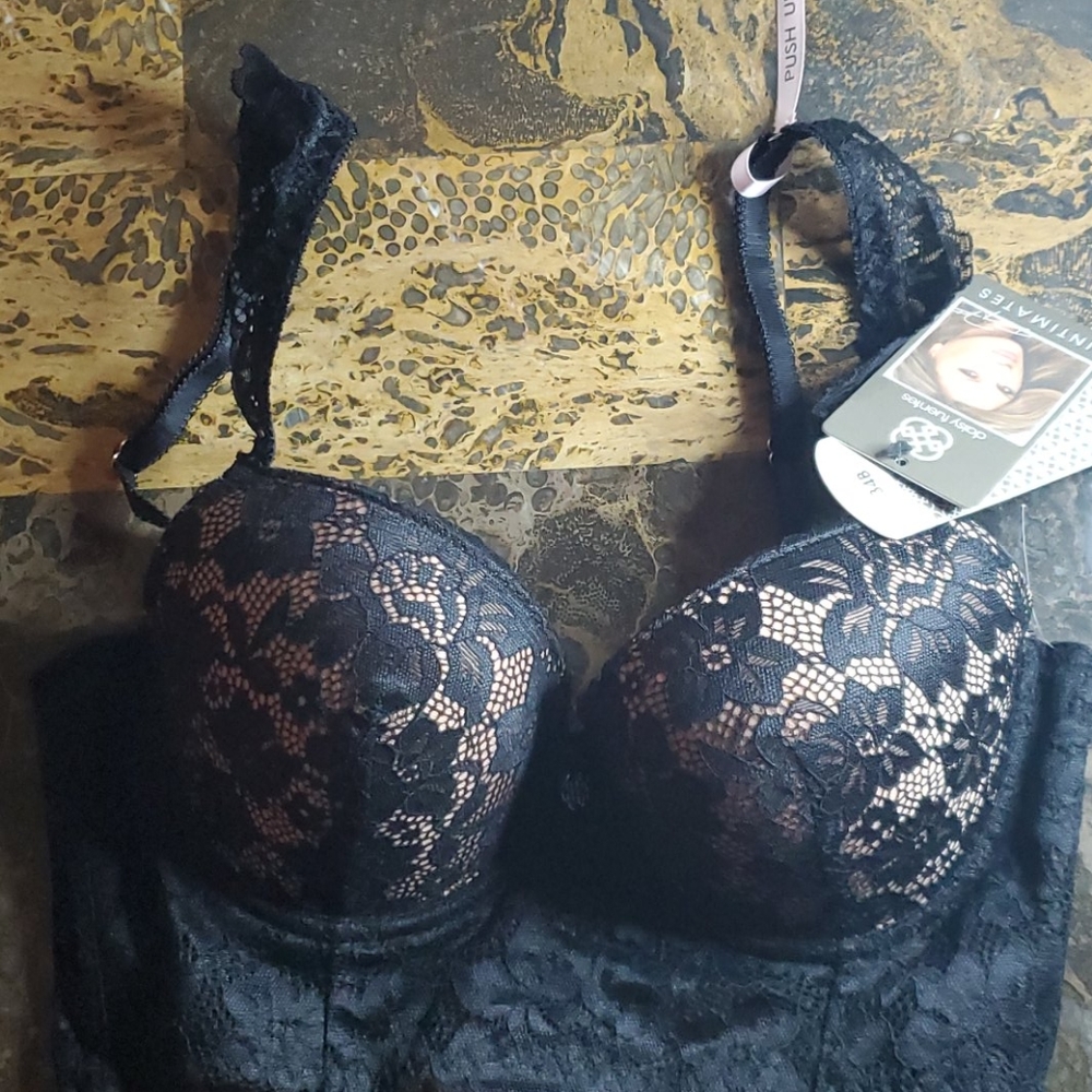 Daisy Fuentes Long line bra size 34B